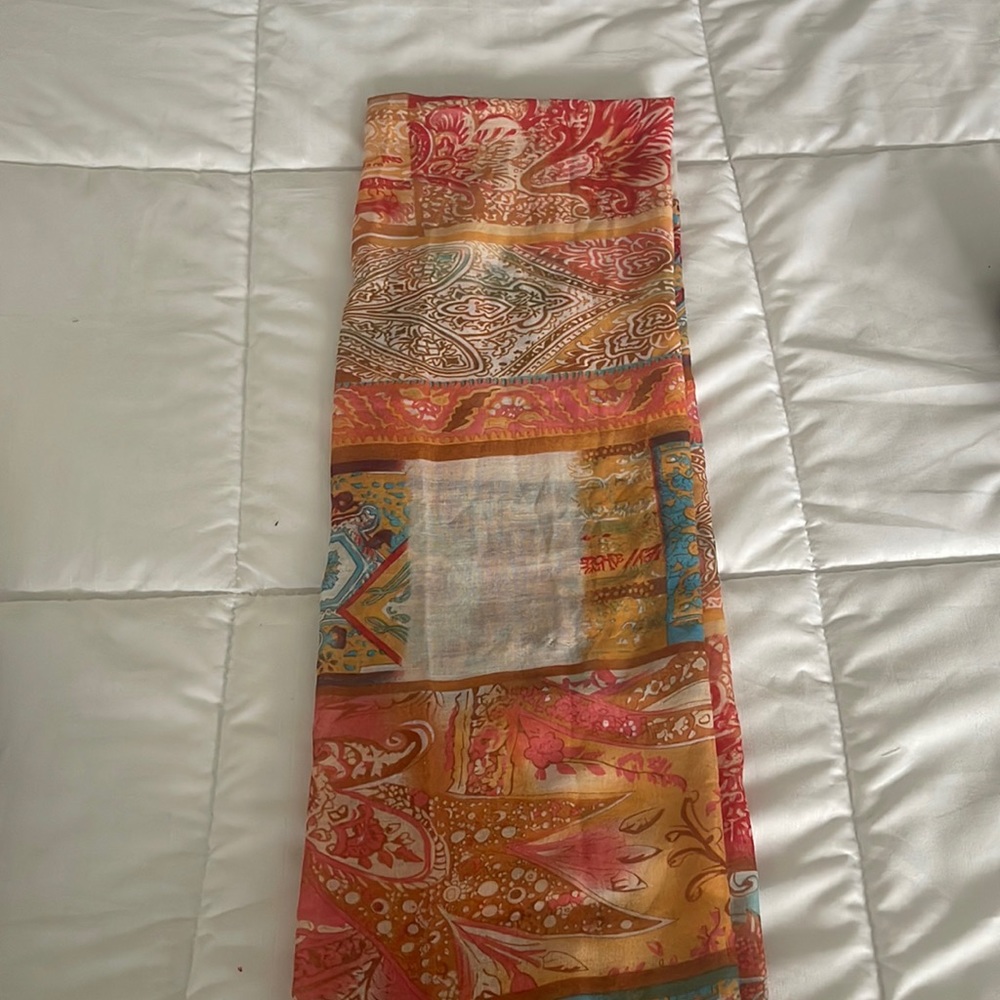 New scarf. Never used.